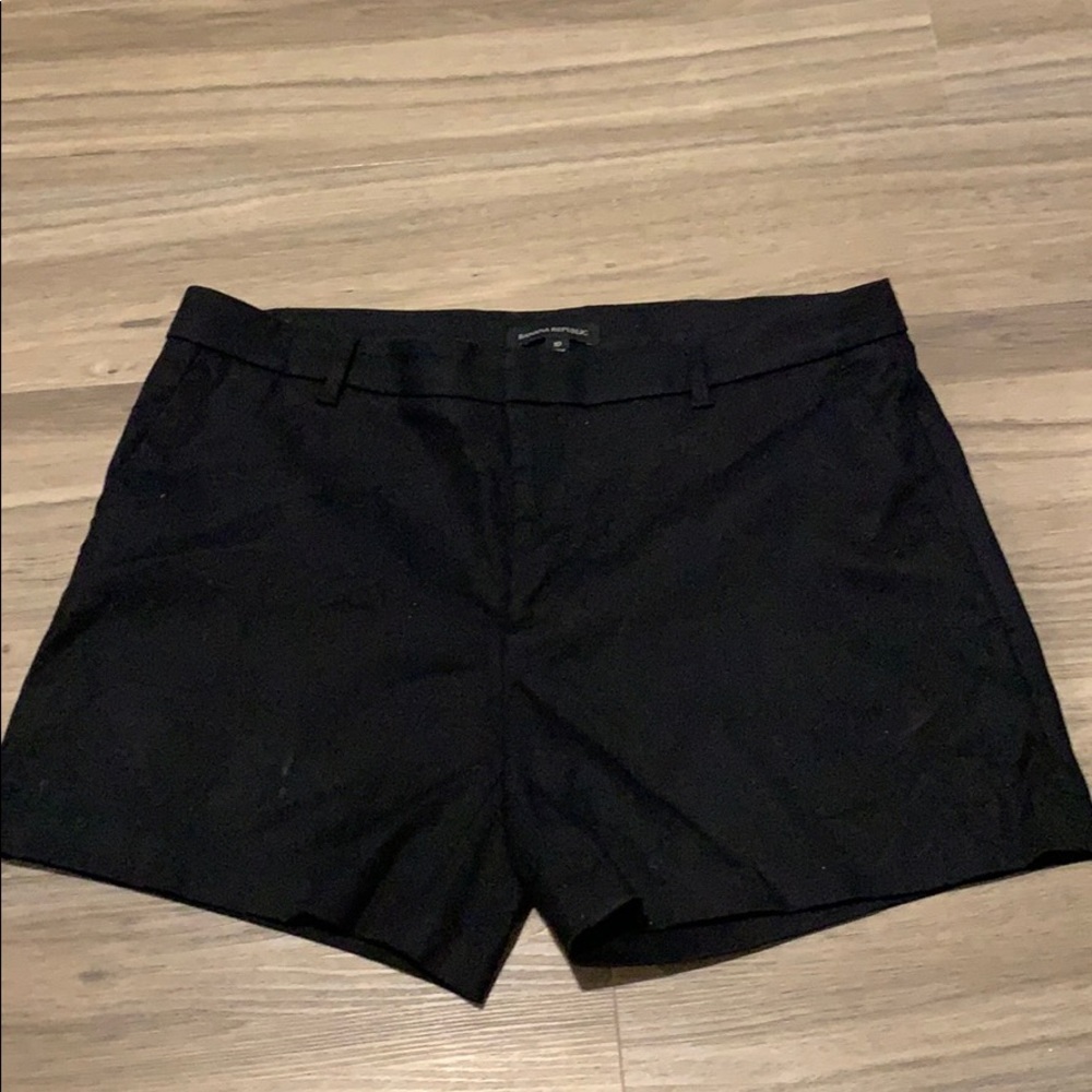 BANANA REPUBLIC - black shorts